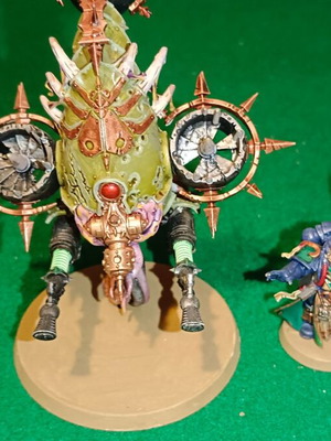 Warhammer 40K Painted Miniatures Set 13 new, 2 various miniatures