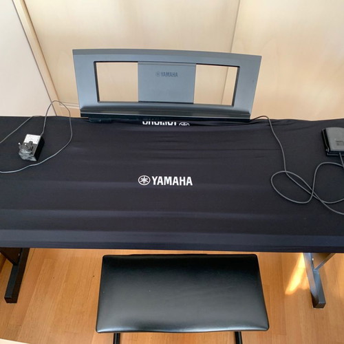 Yamaha Portable Grand DGX-660 electric piano used, black