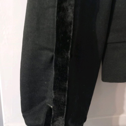 Women's black sweatshirt with special sleeve like new