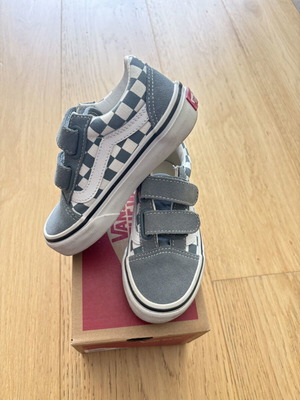 Vans Old School V sneakers size 27 like new, velcro