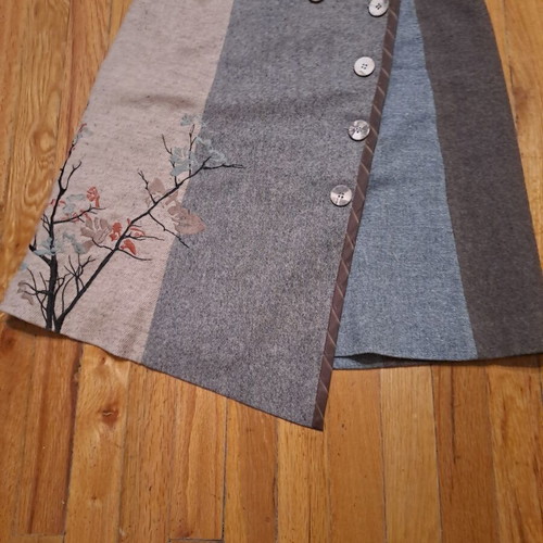 Asymmetrical skirt St.Martins like new, side buttons, embroidery