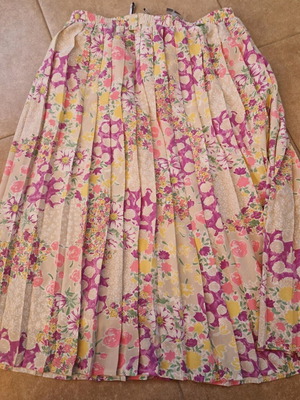 Pleated skirt like new, size XL with lining