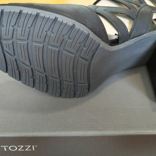Marco Tozzi women's leather sandals size 41 black with thick 9cm heel unused