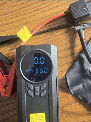 Φορητός Εκκινητής Αυτοκινήτου 8000mAh με Κομπρεσέρ και Ψηφιακή Οθόνη σαν καινούργιο