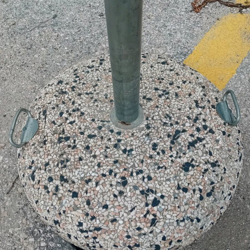 Umbrella base like new with handles 50 kg