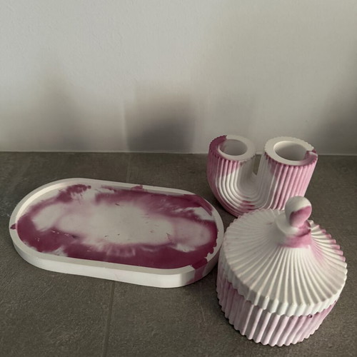 Handmade decorative set in pink marble effect, like new