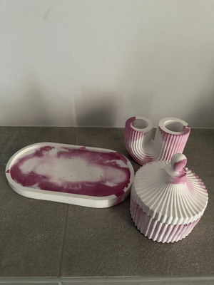 Handmade decorative set in pink marble effect, like new