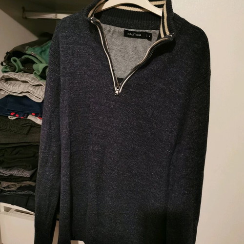 Nautica wool sweater size medium like new, blue