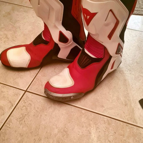 Dainese Torque 3 Lava Red boots like new, size 42