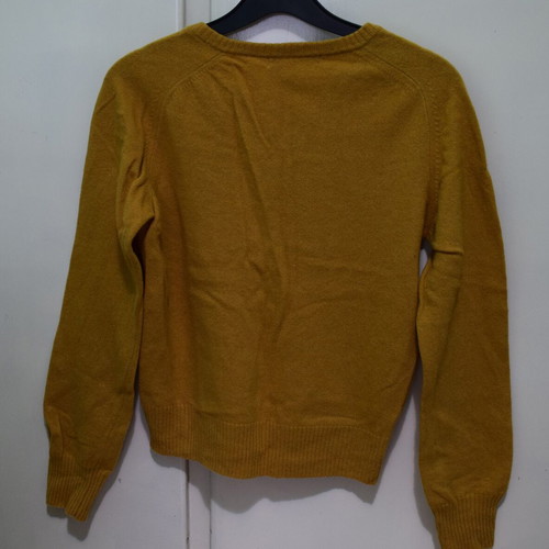 Women's knitted sweater with mustard v-neck like new
