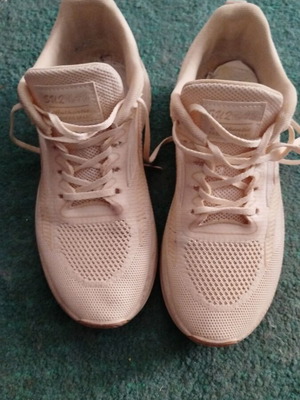 Women's beige athletic shoes like new, size 39