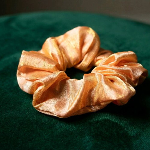 Scrunchie in salmon and gold color like new