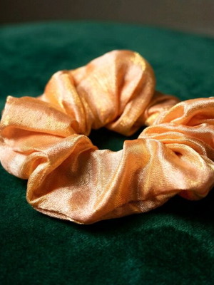Scrunchie in salmon and gold color like new