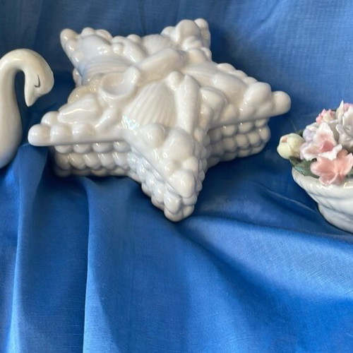 Porcelain set of 3 new decorative pieces