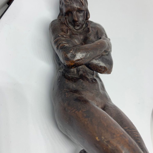 Louvre Museum statue replica used, La frileuse de Jean-Antoine Houdon