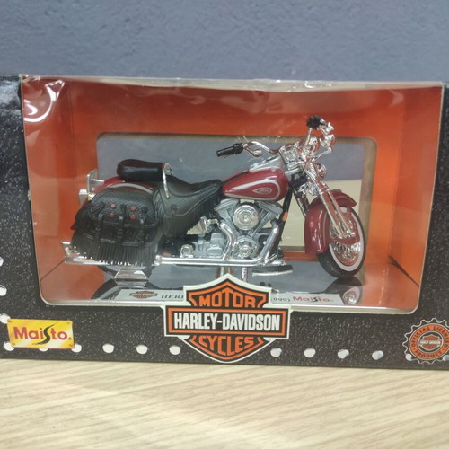Maisto Harley-Davidson FLSTS Heritage Softail Springer 1/18 scale model