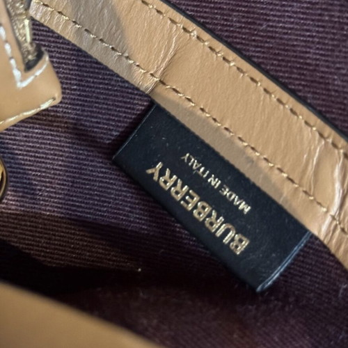 Burberry bag with classic pattern like new