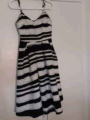 Γυναικείο καλοκαιρινό midi φόρεμα New Look καινούργιο, ασπρόμαυρο
