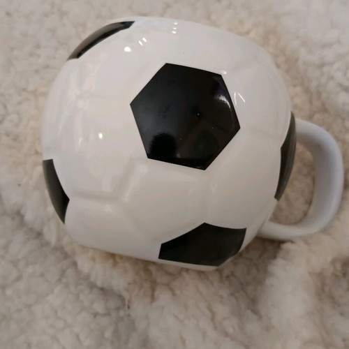 Soccer cup ceramic 16oz like new
