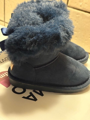 Osito Conguitos kids boots with fur like new size 24 blue