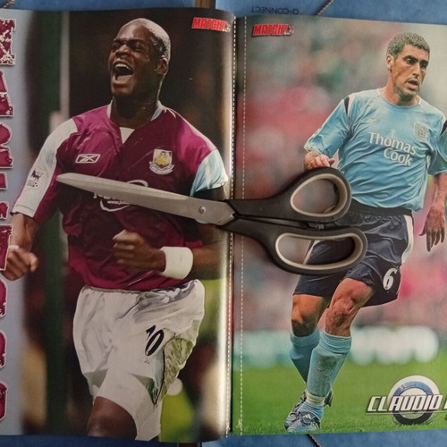 Match Football Magazine issue 27/9-3/10/2005 like new, Real Madrid poster