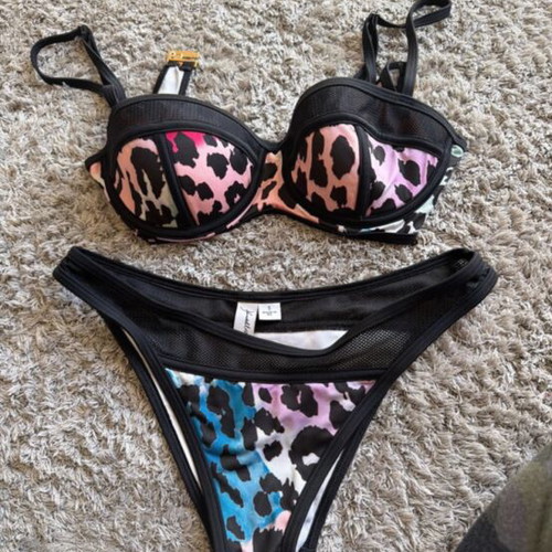 Kendall + Kylie bikini size small like new, black multicolor