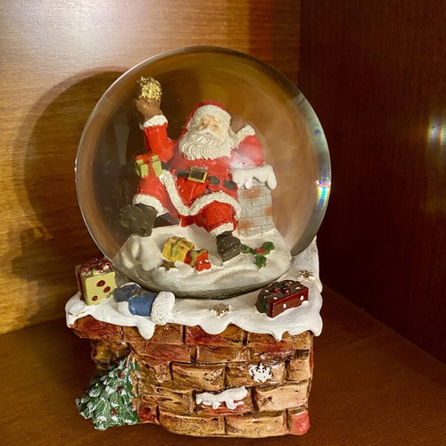 Christmas Snow Globe with Santa Claus on Chimney, like new