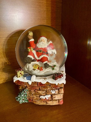Christmas Snow Globe with Santa Claus on Chimney, like new