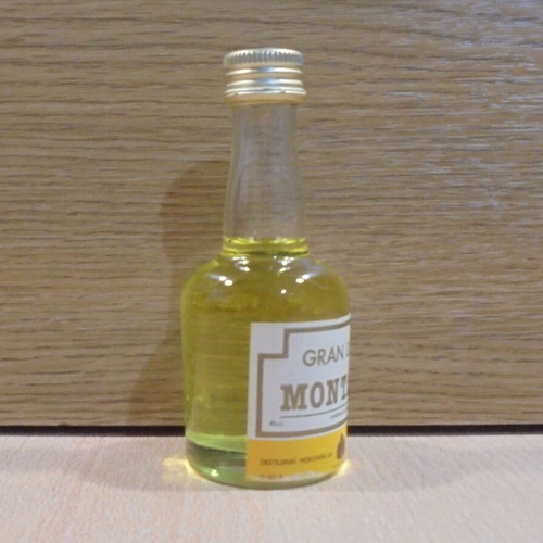 Montana liqueur old miniature bottle 45ml sealed like new
