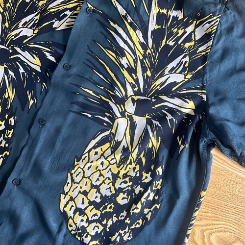 H&M dark green pineapple shirt XXL like new