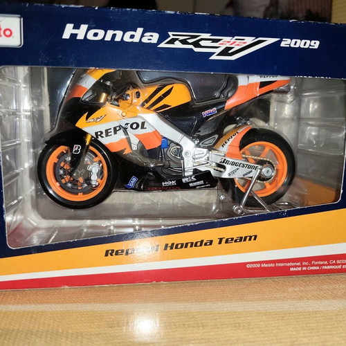Maisto Repsol Honda RC212V 2009 MotoGP 1/10 Scale Miniature new