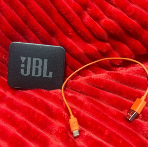 ηχείο jbl με καλώδιο φόρτισης