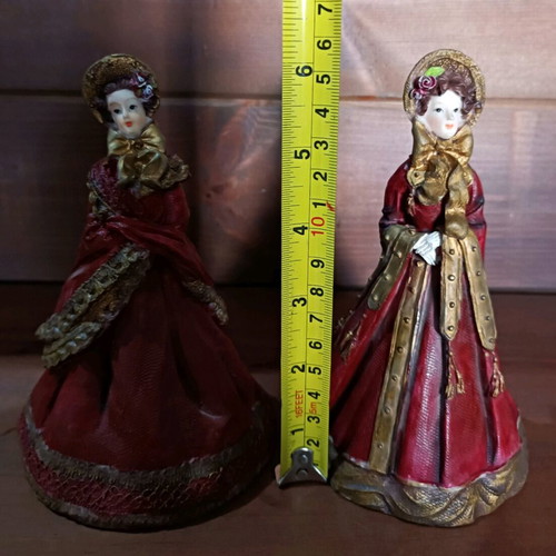 Vintage ladies of the era set of 2, like new
