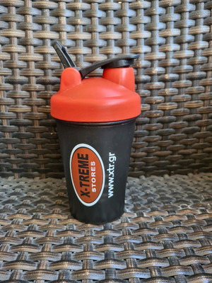Shaker barely used, fully functional