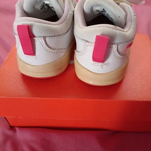 Nike girls' athletic shoes used No 23.5 white and pink