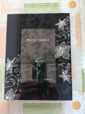 Αριστοκρατική κορνίζα φωτογραφίας καινούργια, μαύρη γυάλινη 10x15 εκ.