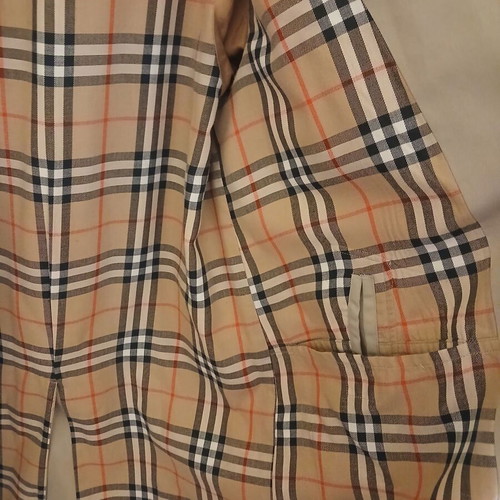 Burberry trench coat size L like new, beige