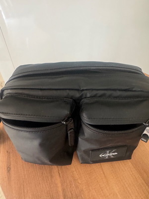 Calvin Klein crossbody bag new, black