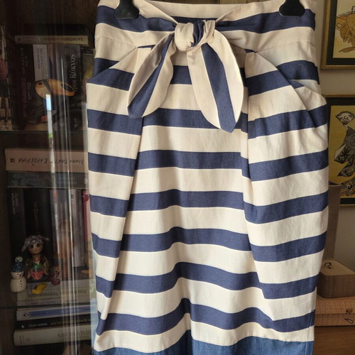 Caramelo cotton skirt like new, size M, white and blue