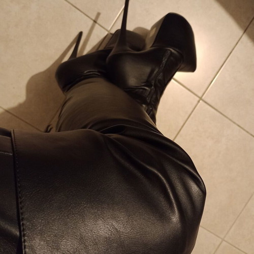 Pleaser Jubilant 3007 USA boots size 41 new with box black
