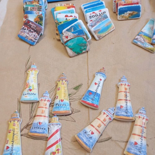 Tourist magnets new, pack of about 530 pieces