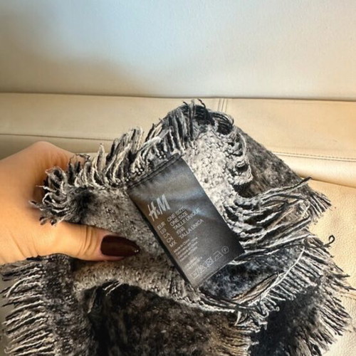 H&M scarf very warm, new, gray and black