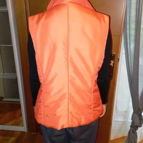 Sleeveless women's jacket like new, size large, orange