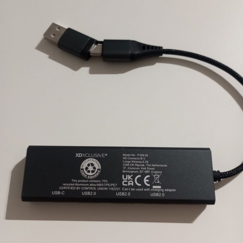 USB hub with 3 USB ports and 1 Type-C fast charge
