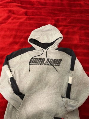 Under Armour φούτερ γκρι σαν καινούργιο με μαύρες και άσπρες λεπτομέρειες, μέγεθος L