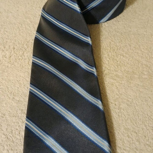 Chaps men's tie new, dark blue with light blue and yellow stripes