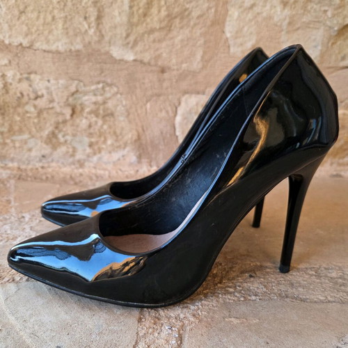 Adam's Shoes Black Patent Leather Stiletto Pumps Size 38 New