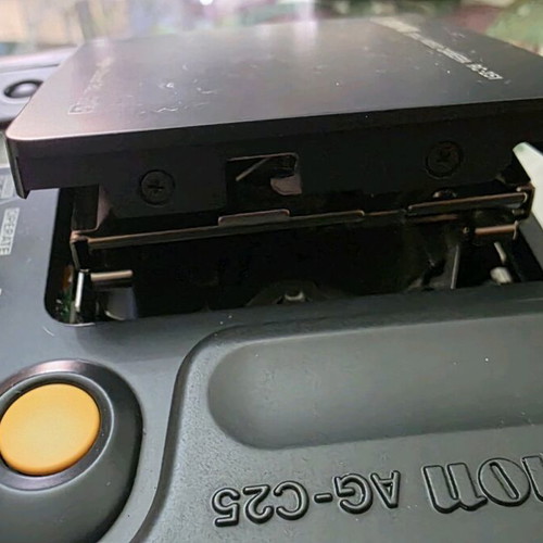 Canon still video camera rc-251 used, battery does not hold