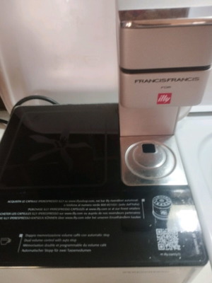 Μηχανή καφέ Illy Francis Francis μεταχειρισμένη με κάψουλα
