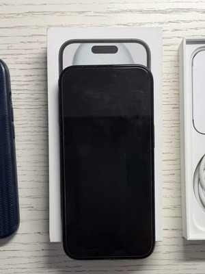 iPhone 15 128GB, μαύρο με θήκη Spigen